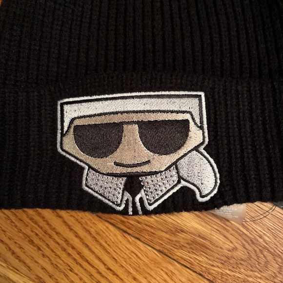 NWT Karl Lagerfeld Black Beanie PomPom Graphic Patch Hat L4KH7874 - Picture 2 of 6